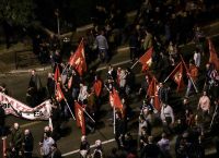 Πολυτεχνείο: Ένταση μεταξύ των μελών του ΚΚΕ και του ΣΥΡΙΖΑ στην πορεία