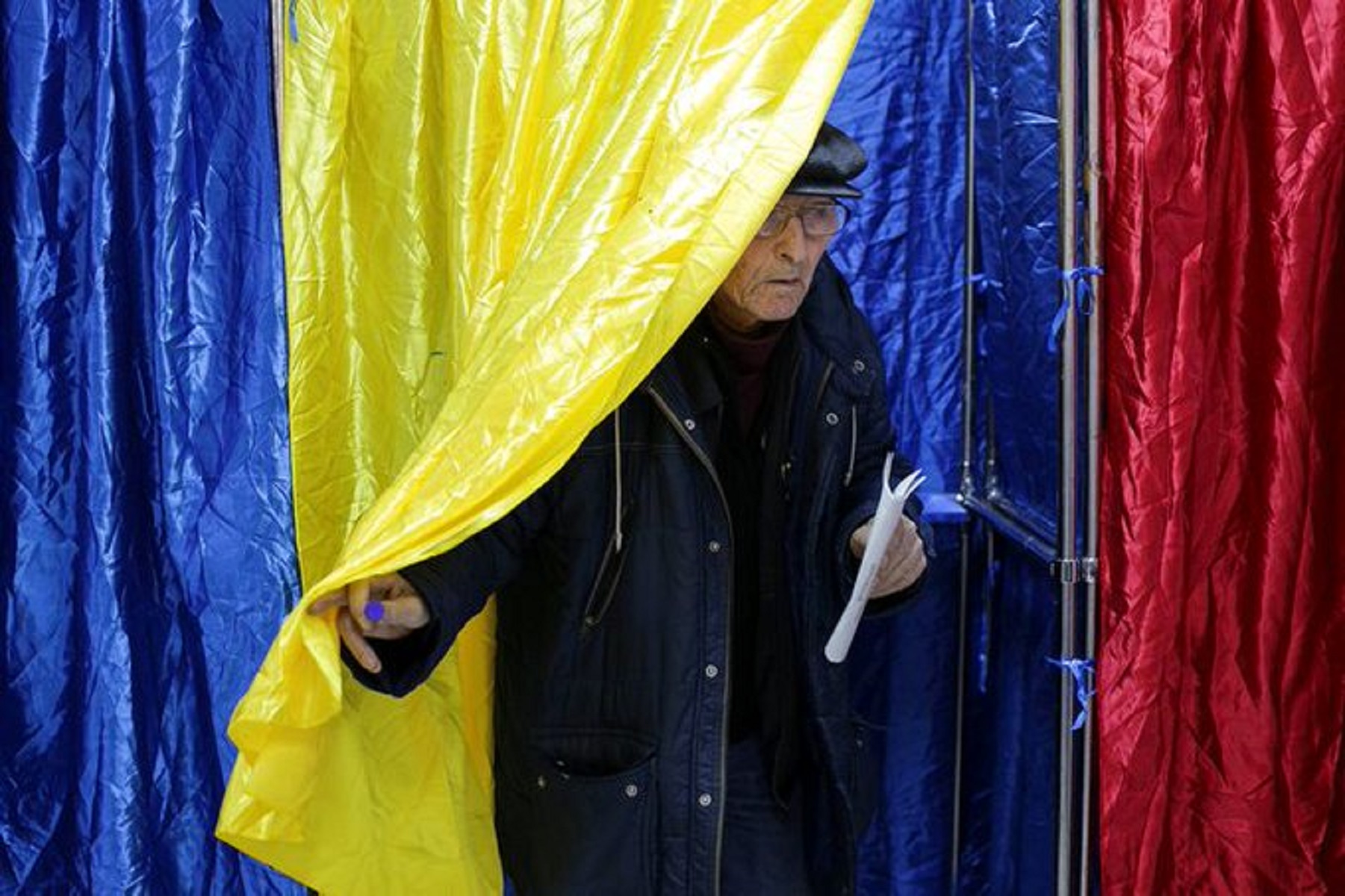 Ρουμανία: Σε εξέλιξη η εκλογική διαδικασία για την ανάδειξη νέας κυβέρνησης – Τι λένε οι δημοσκοπήσεις