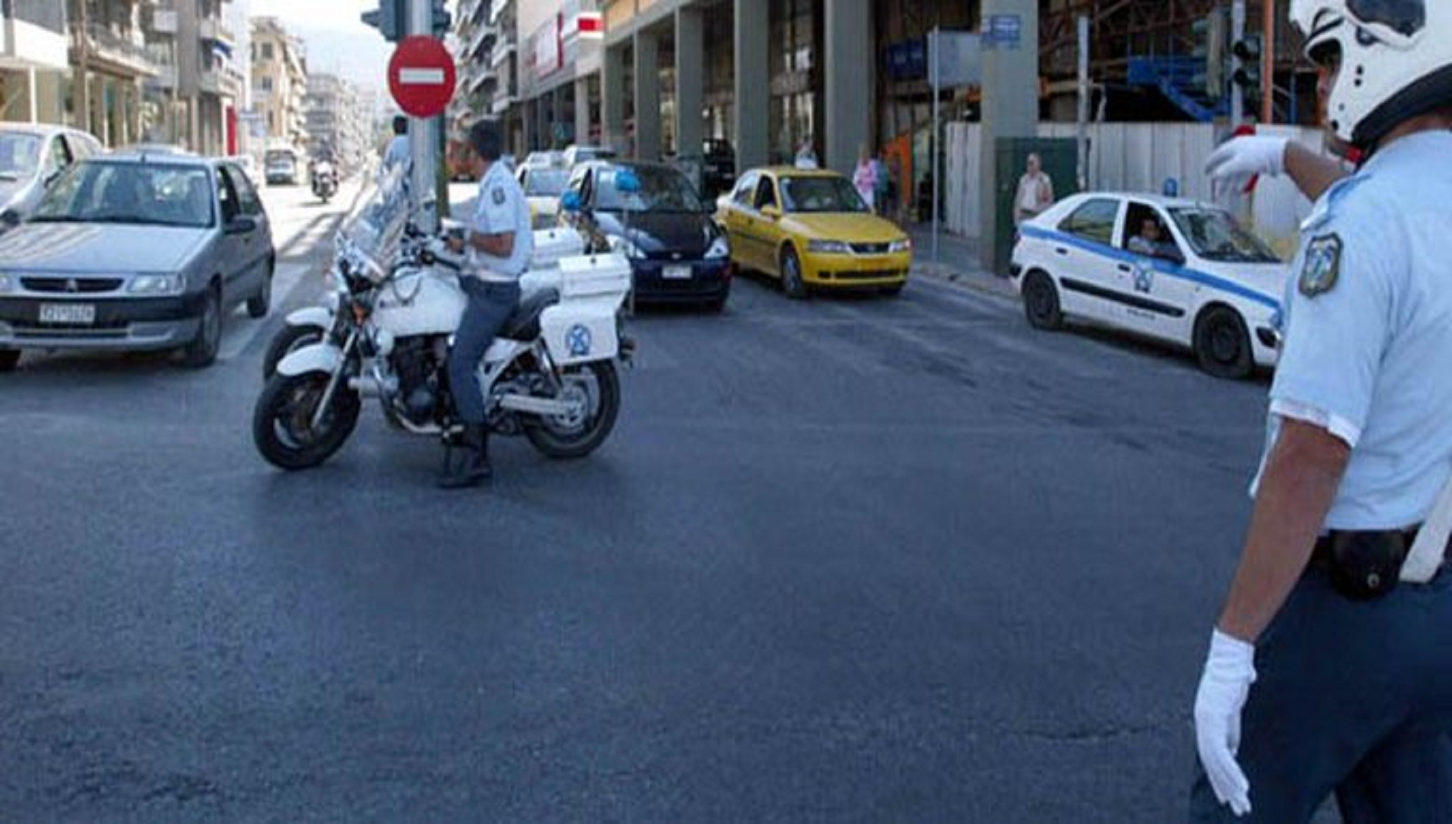 Λεωφόρος Συγγρού: Τροχαίο με μοτοσυκλετιστή να παρασέρνει πεζούς