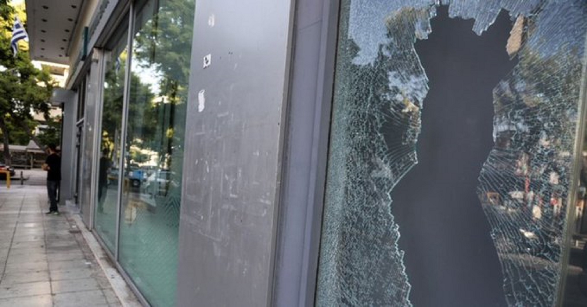 Δάφνη: Επίθεση με βαριοπούλες σε τράπεζα