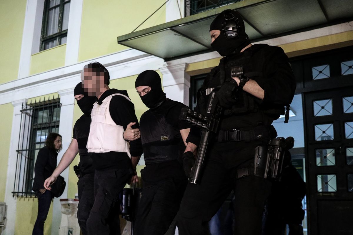 Βαρύτατες κατηγορίες κατά τεσσάρων κατηγορουμένων για συμμετοχή στην «Επαναστατική Αυτοάμυνα»