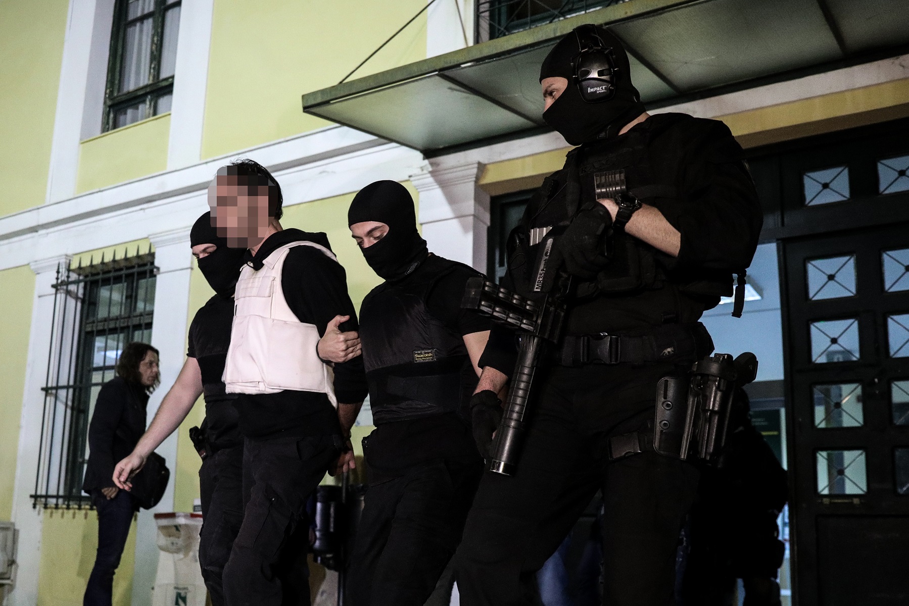 Βαρύτατες κατηγορίες κατά τεσσάρων κατηγορουμένων για συμμετοχή στην «Επαναστατική Αυτοάμυνα»