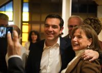 Αλέξης Τσίπρας: Για ποτό στου Ψυρρή με τους βουλευτές του ΣΥΡΙΖΑ