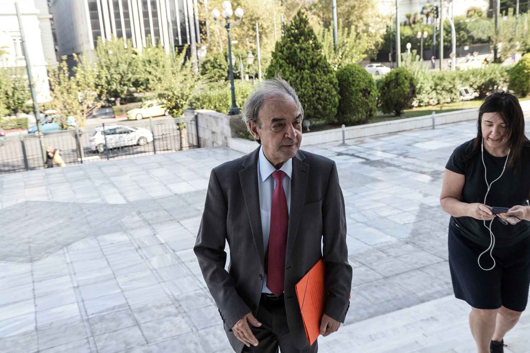 Επεισόδιο με Τσοβόλα στη Βουλή