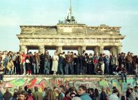 Τι απέμεινε από την δεξιά 30 χρόνια μετά την πτώση του τείχους του Βερολίνου;