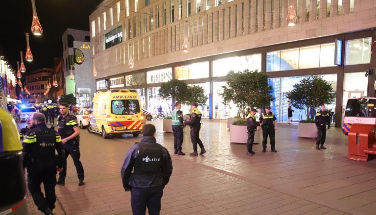 Χάγη: Επίθεση με μαχαίρι σε εμπορικό δρόμο της πόλης – Τρεις τραυματίες [pics]