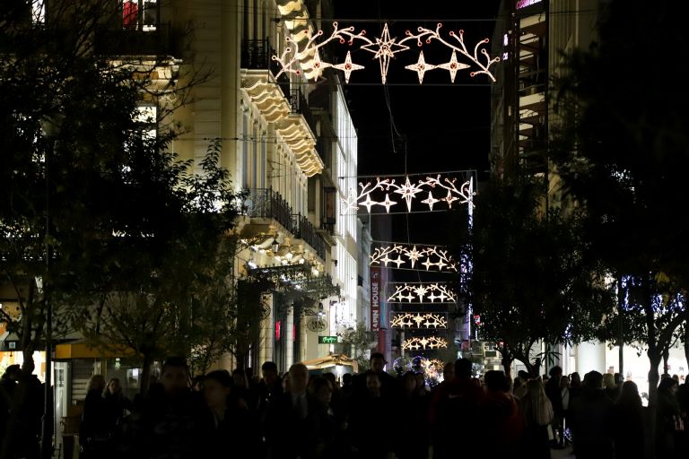 Εορταστικό ωράριο: Αυτές τις μέρες θα είναι ανοιχτά τα καταστήματα