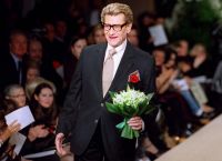 Yves Saint Laurent: Απαγορευμένο ντοκιμαντέρ για τον γνωστό σχεδιαστή προβάλλεται μετά από 18 χρόνια Yves Saint Laurent: Απαγορευμένο ντοκιμαντέρ για τον γνωστό σχεδιαστή προβάλλεται μετά από 18 χρόνια