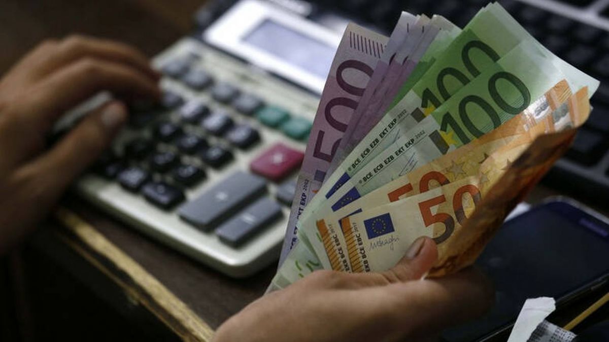 Πριν τα Χριστούγεννα οι συντάξεις και πιθανόν το κοινωνικό μέρισμα