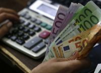 Πριν τα Χριστούγεννα οι συντάξεις και πιθανόν το κοινωνικό μέρισμα