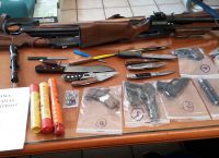 Σύρος: Κανονικό οπλοστάσιο είχαν στήσει δύο άνδρες που συνελήφθησαν