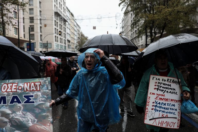 Συνταξιοδοτικό: Ολοκληρώθηκε η πορεία των συνταξιούχων στο κέντρο της Αθήνας [pics]