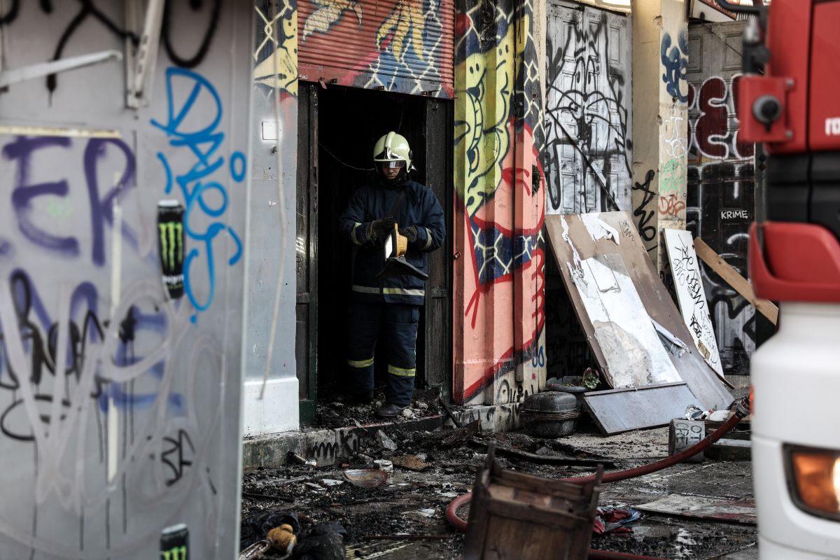 Ερμού: Σύλληψη 56χρονου για τη φωτιά στο κτίριο