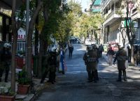 Κουκάκι: Αυτά έγιναν στην επιχείρηση σύμφωνα με την ΕΛ.ΑΣ. – Εννέα συλλήψεις, τρεις τραυματίες