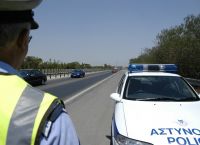 Κινηματογραφική καταδίωξη: Γυναίκα συγκρούστηκε με 4 περιπολικά για να αποφύγει τον έλεγχο