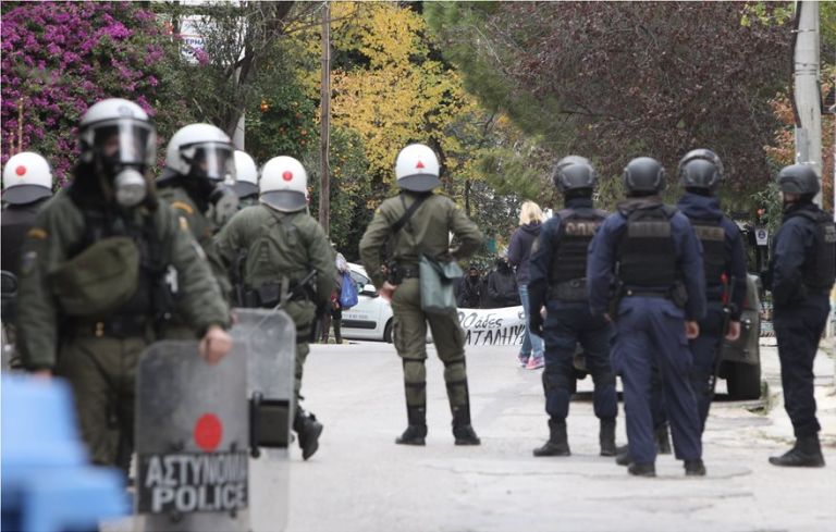 Μαρούσι: Μολότοφ και χημικά μεταξύ αστυνομίας και αντιεξουσιαστών [vid]