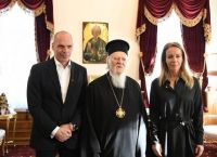Ο Γιάνης Βαρουφάκης και η Δανάη Στράτου στο Οικουμενικό Πατριαρχείο [pics]
