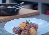 Χοιρινό στη γάστρα: Η πιο νόστιμη συνταγή από την Αργυρώ Μπαρμπαρίγου