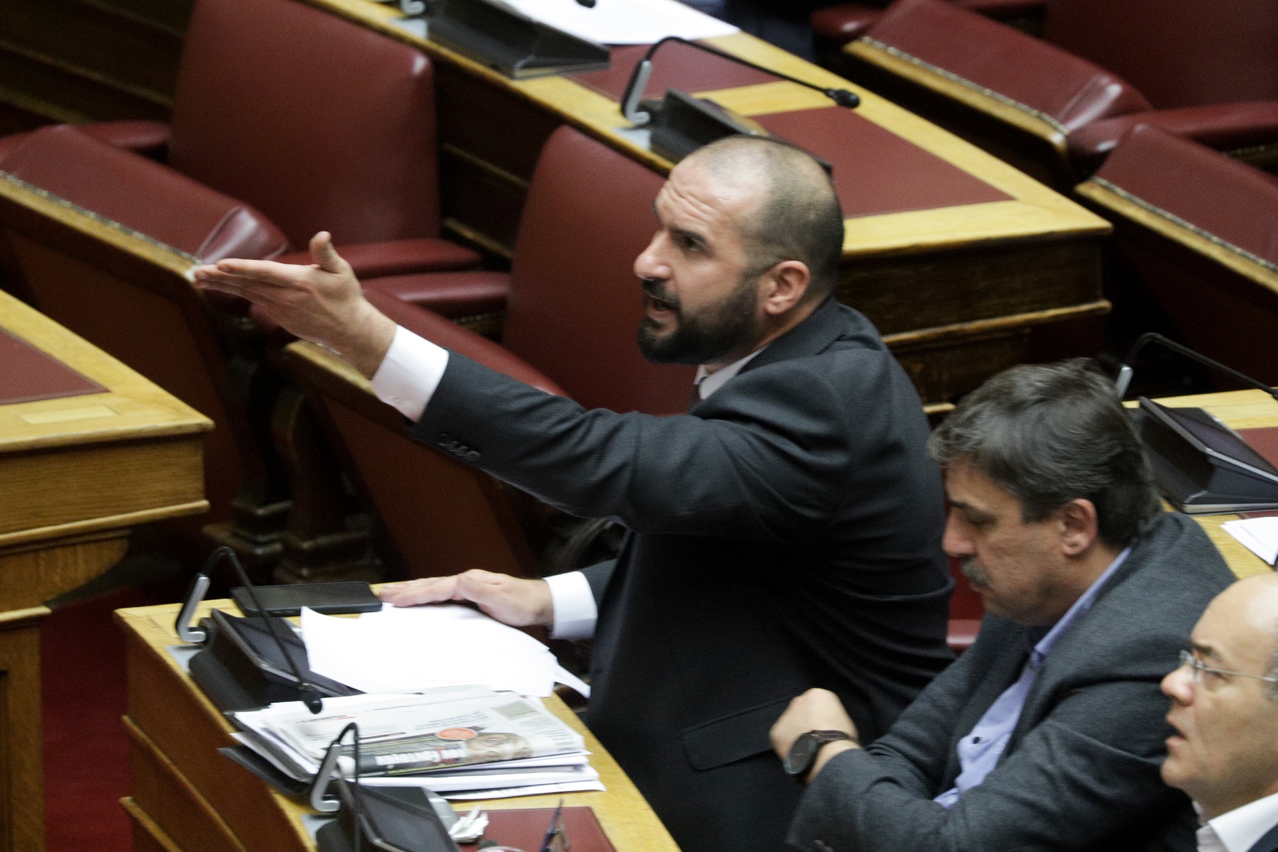 Βουλή: Άγρια κόντρα Βορίδη – Τζανακόπουλου για τις επιχειρήσεις της αστυνομίας