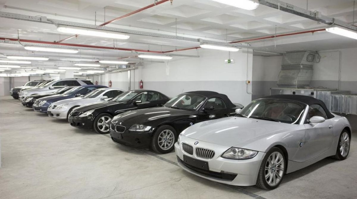 Porche, BMW και άλλα πολυτελή αυτοκίνητα με τιμές από 300 ευρώ: Δείτε που