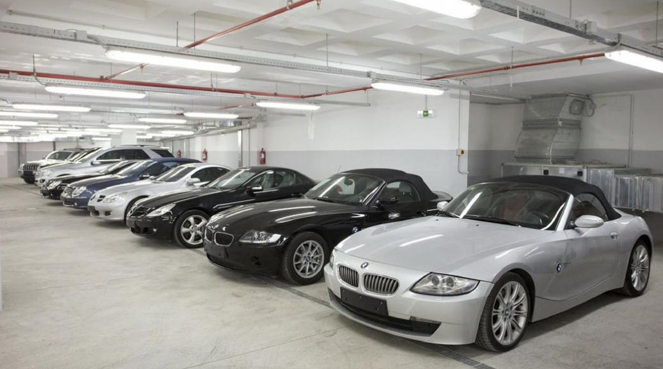 Porche, BMW και άλλα πολυτελή αυτοκίνητα με τιμές από 300 ευρώ: Δείτε που
