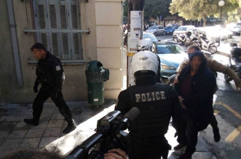 Αλικαρνασσός: Ψυχρός και ατάραχος ο συζυγοκτόνος στον εισαγγελέα [vid]