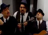 Κάλαντα: Πριν από 17 χρόνια οι «ΑΜΑΝ» άφησαν εποχή μ’ αυτό το χριστουγεννιάτικο επεισόδιο [vid]