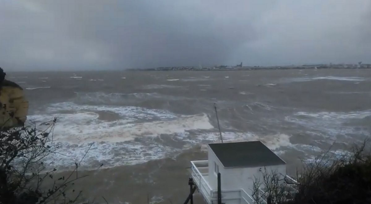 Γαλλία: Ένας νεκρός και πέντε τραυματίες από θυελλώδεις ανέμους