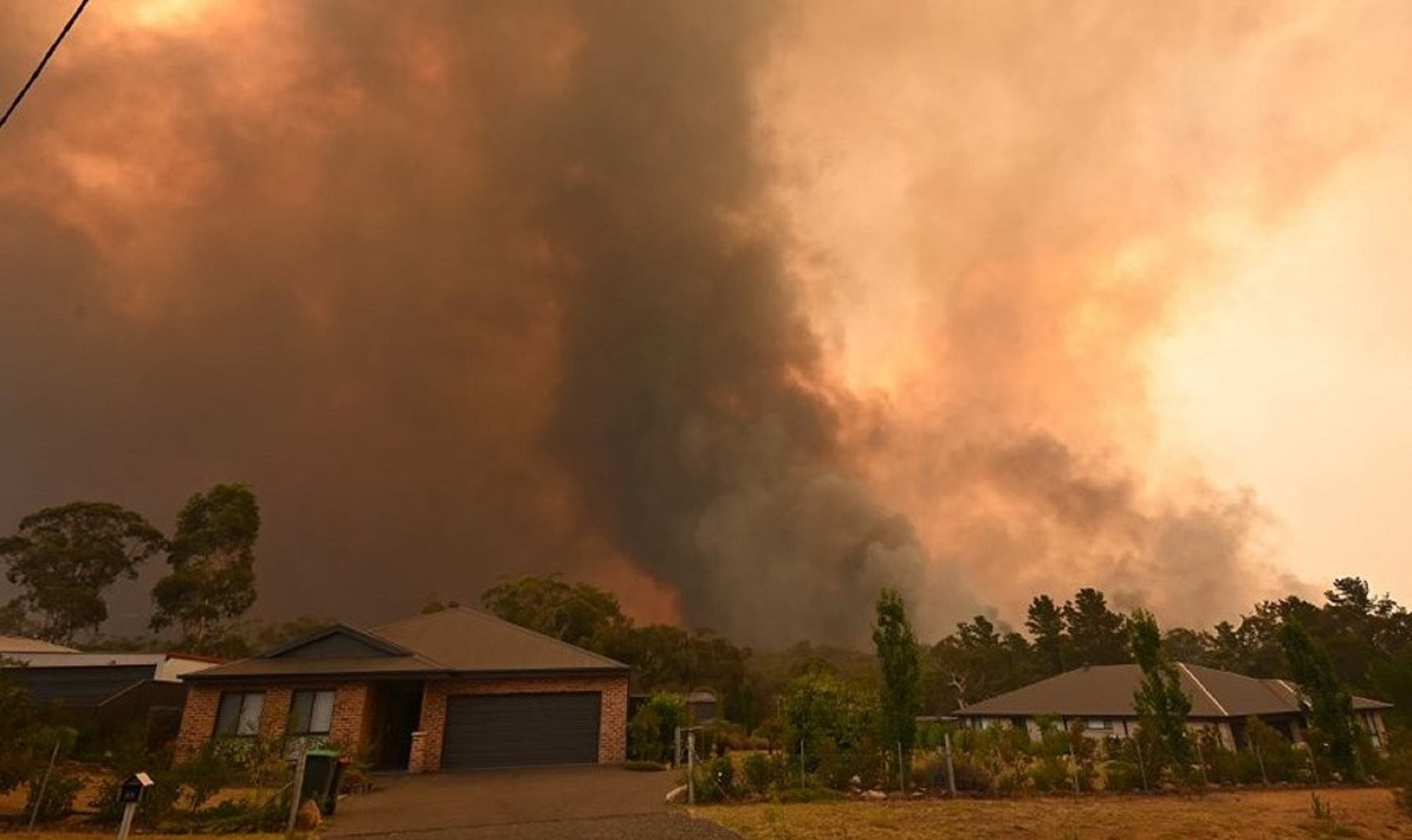 Αυστραλία: Οι πυρκαγιές απειλούν τα αποθέματα νερού στο Σίδνεϊ