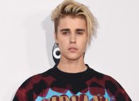 Justin Bieber: Αποκάλυψε ότι πάσχει από τη νόσο Lyme Justin Bieber: Αποκάλυψε ότι πάσχει από τη νόσο Lyme