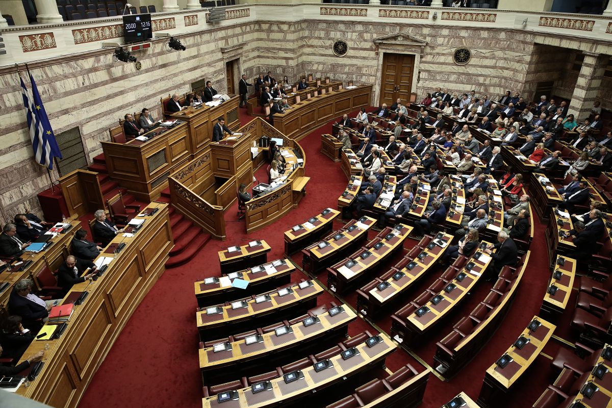 Ελληνίδα πολιτικός καταγγέλει – Με παρενόχλησε σεξουαλικά πρώην υπουργός σε ασανσέρ