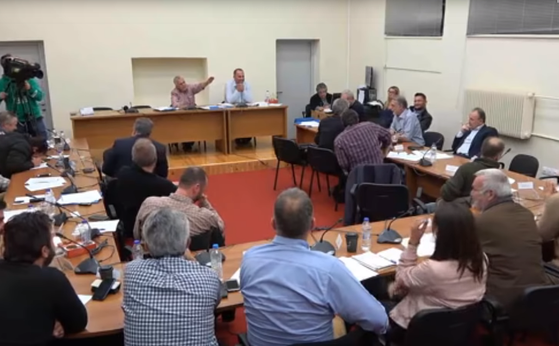“Γαλλικά” στο δημοτικό συμβούλιο Γορτυνίας: “Τι λέει αυτό το αρ….;” [vid]