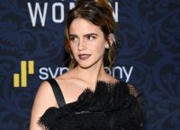 Έμα Γουάτσον: Τι άφησε στα αγάλματα της Έιμι Γουάινχαουζ και της Αγκάθα Κρίστι