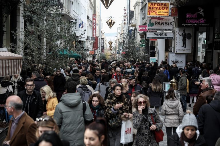 Εκπτώσεις: Ξεκινούν την Δευτέρα – Ποια Κυριακή θα είναι ανοιχτά τα καταστήματα