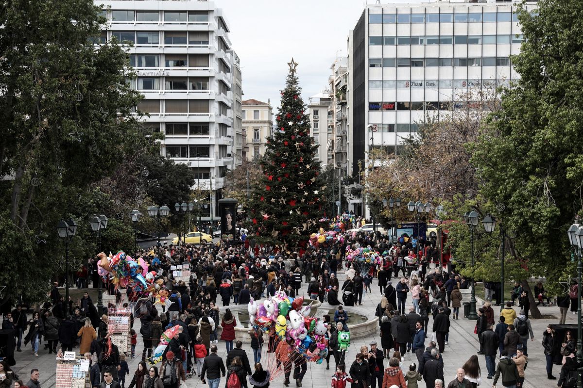 Παραμονή Πρωτοχρονιάς: Τι ώρα κλείνουν σούπερ μάρκετ και μαγαζιά σήμερα