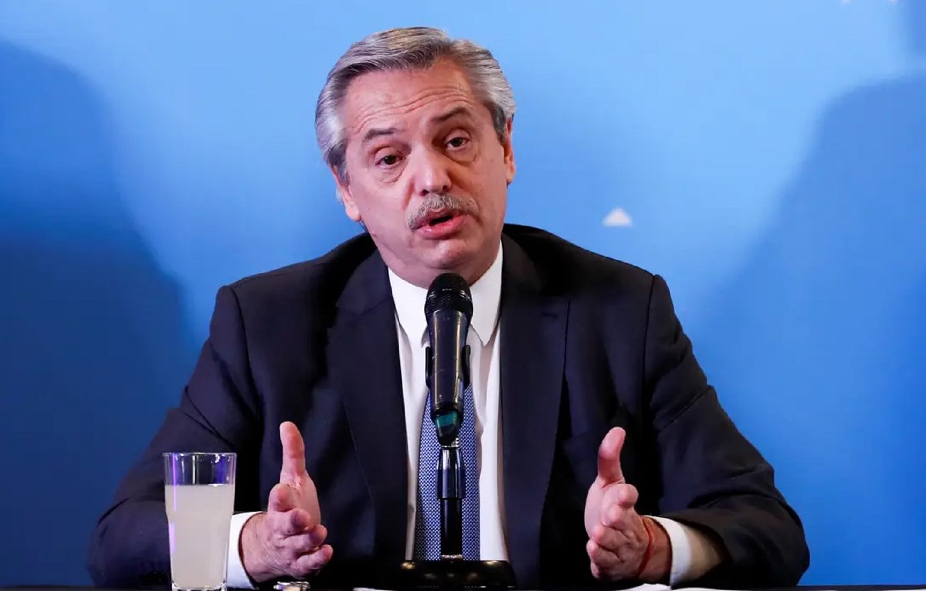 Αργεντινή: Ο πρόεδρος Φερνάντες παραδέχτηκε “στάση πληρωμών” στη χώρα
