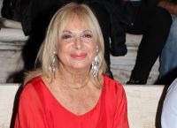 Άννα Φόνσου: Θέλω να φύγω από τη ζωή και να σκέφτονται «άραγε ζει ή δεν ζει» Άννα Φόνσου: Θέλω να φύγω από τη ζωή και να σκέφτονται «άραγε ζει ή δεν ζει»