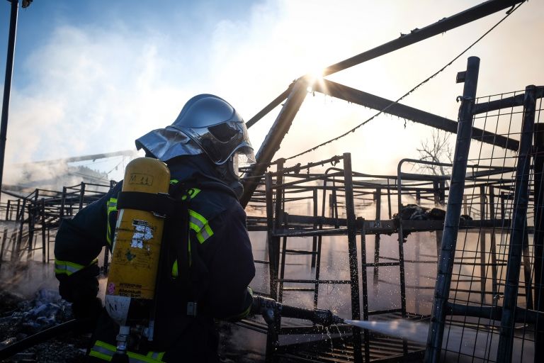 Μυτιλήνη: Νεκρή γυναίκα από φωτιά στο hotspot του Καρά Τεπέ