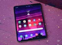 Samsung Galaxy Fold: Διαθέσιμο σε Ελλάδα και Κύπρο το αναδιπλούμενο smartphone [pics&vid]