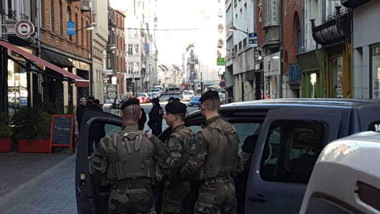 Γαλλία:  Ακινητοποίηση ύποπτου οχήματος με χημικά – αποκλείστηκε η Λιλ [pics & vid]