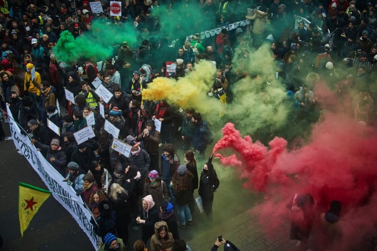 Γαλλία: Εκατοντάδες χιλιάδες διαδηλωτές ξανά στους δρόμους [pics]