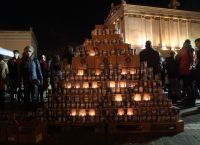 Γιατροί του Κόσμου: Δέντρο από γάλα για 10η χρονιά στα Προπύλαια