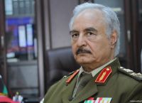 Λιβύη: Ο Χαφτάρ έδωσε εντολή στον Εθνικό Στρατό να κινηθεί προς την Τρίπολη