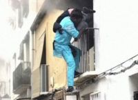 Ισπανία: Μετανάστης με κίνδυνο της ζωής του έσωσε ανάπηρο άνδρα από πυρκαγιά [pics]