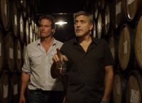 Οι διάσημοι που μαζί με την υποκριτική επένδυσαν στο …αλκοόλ [vids]