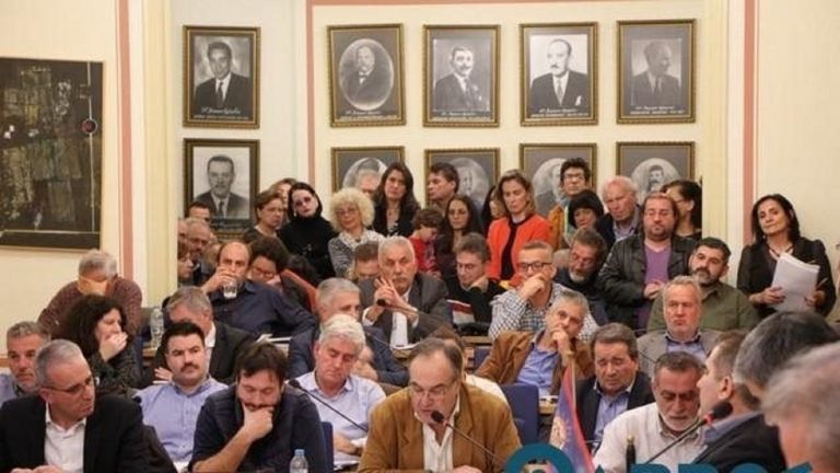 Καλαμάτα: Το δημοτικό συμβούλιο “τελείωσε” τα 5G λόγω στείρωσης