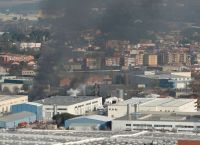 Καταλονία: Πυρκαγιά σε χημικό εργοστάσιο υποχρέωσε τις αρχές να εκκενώσουν περιοχή στη Βαρκλεώνη