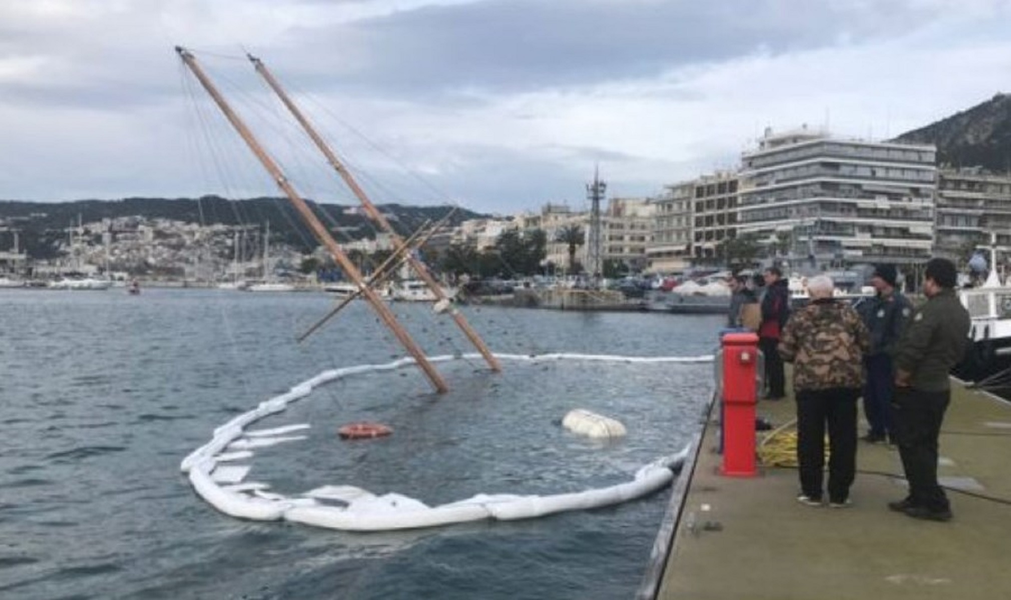 Καβάλα: Βούλιαξε ιστιοφόρο λόγω των ισχυρών ανέμων
