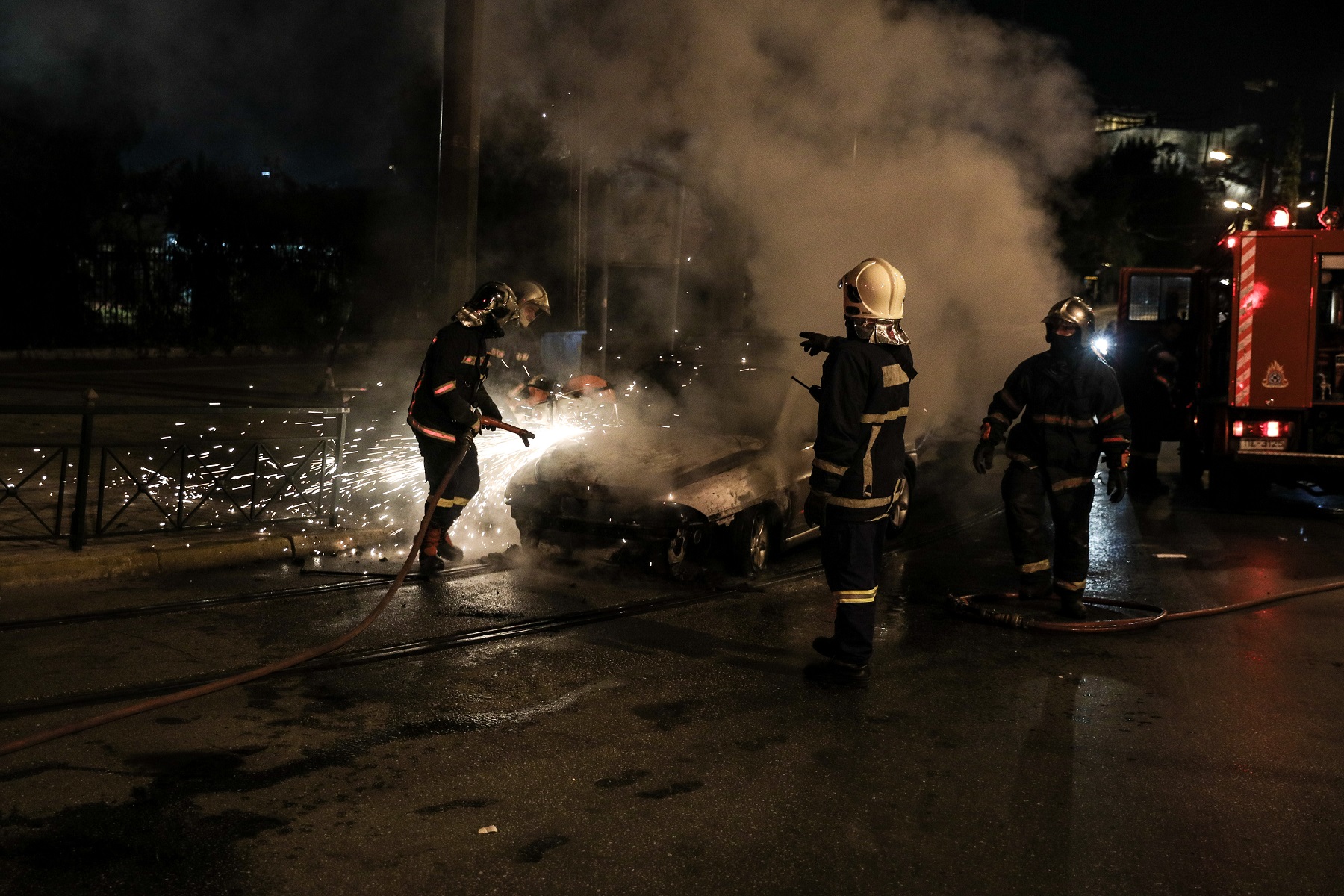 Κολωνάκι: Στόχος εμπρηστών αυτοκίνητα κοντά στο Ναυτικό Νοσοκομείο