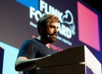 Αυτός είναι ο Έλληνας που πούλησε την εταιρεία του για 90 εκατομμύρια ευρώ στην Alibaba [vid]